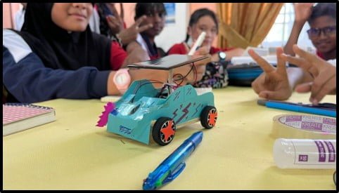 Knowledge Sharing and Karnival STEM with Students at Sekolah Kebangsaan Taman Perling, Johor